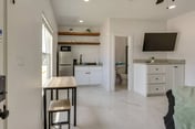 Studio 4 Modern South Padre Blocks to Beach or relax in the Pool - Apartment