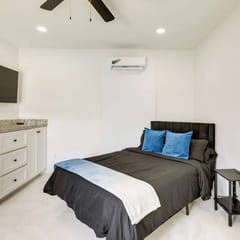 #6 | Beachbound Luxury Studio + Pool | WiFi