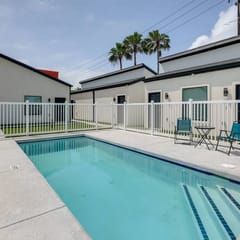 #12 | Modern Island Studio | Pool | Wi-Fi | Beach