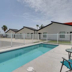 #14 | Island Studio Escape | Pool+Wi-Fi | Beach