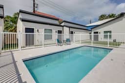 #3 | Island Time Studio + Pool | Near Beach | WiFi - Image 2