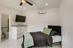 Modern South Padre Studio #4 - Blocks to Gulf/Pool - Apartment