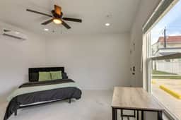 Modern South Padre Studio #4 - Blocks to Gulf/Pool - Apartment