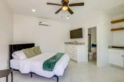 #16 | Clean Pet-Friendly SPI Studio | Pool+WiFi - Image 2