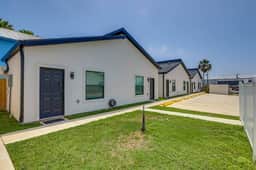 #13 | SPI Beach Escape | Modern Studio Pool | Pets - Image 3