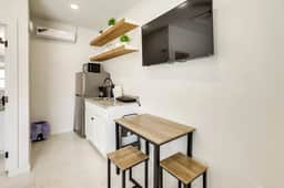 #10 | Clean Pet-Friendly Studio | Pool | Parking - Image 3