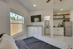 #7 | Modern SPI Beach Studio + Pool | Smart TV - Image 3