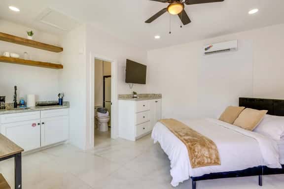 #13 | SPI Beach Escape | Modern Studio Pool | Pets - Image 1