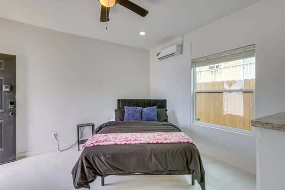 #10 | Clean Pet-Friendly Studio | Pool | Parking - Image 1