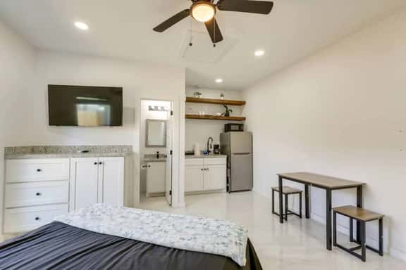 #7 | Modern SPI Beach Studio + Pool | Smart TV - Image 1