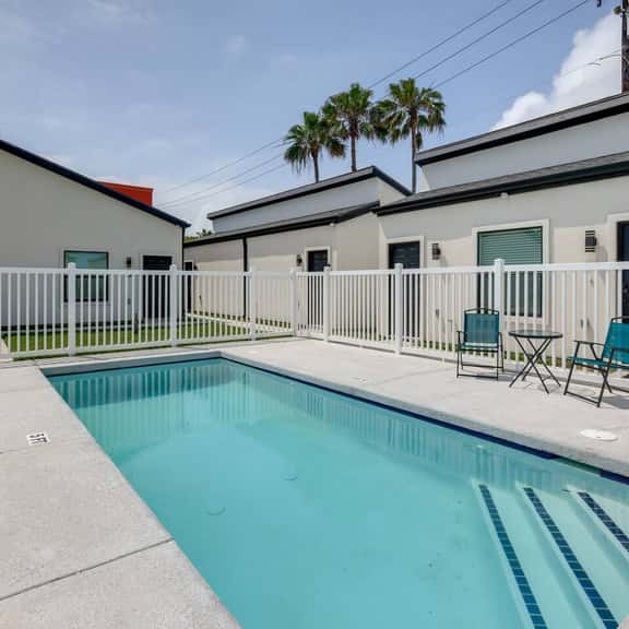 #12 | Modern Island Studio | Pool | Wi-Fi | Beach - Image 1