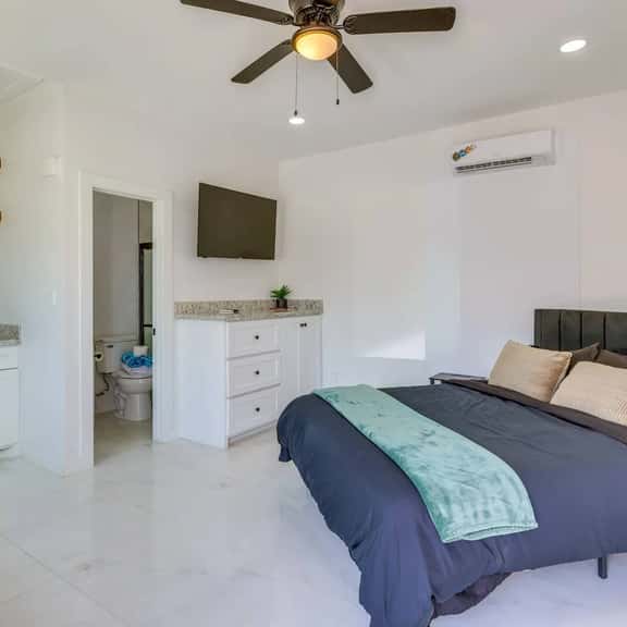 #15 | South Padre Getaway | Studio + Pool | Relax - Image 1