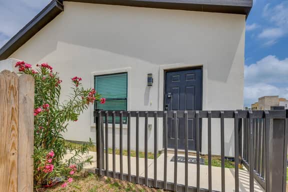 #17 | Modern SPI Studio | Beach Walk + Pool | Gulf - Image 3