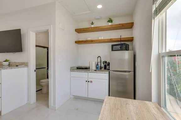 #16 | Clean Pet-Friendly SPI Studio | Pool+WiFi - Image 5